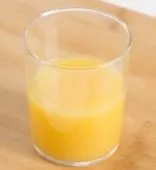 Copo de suco de laranja